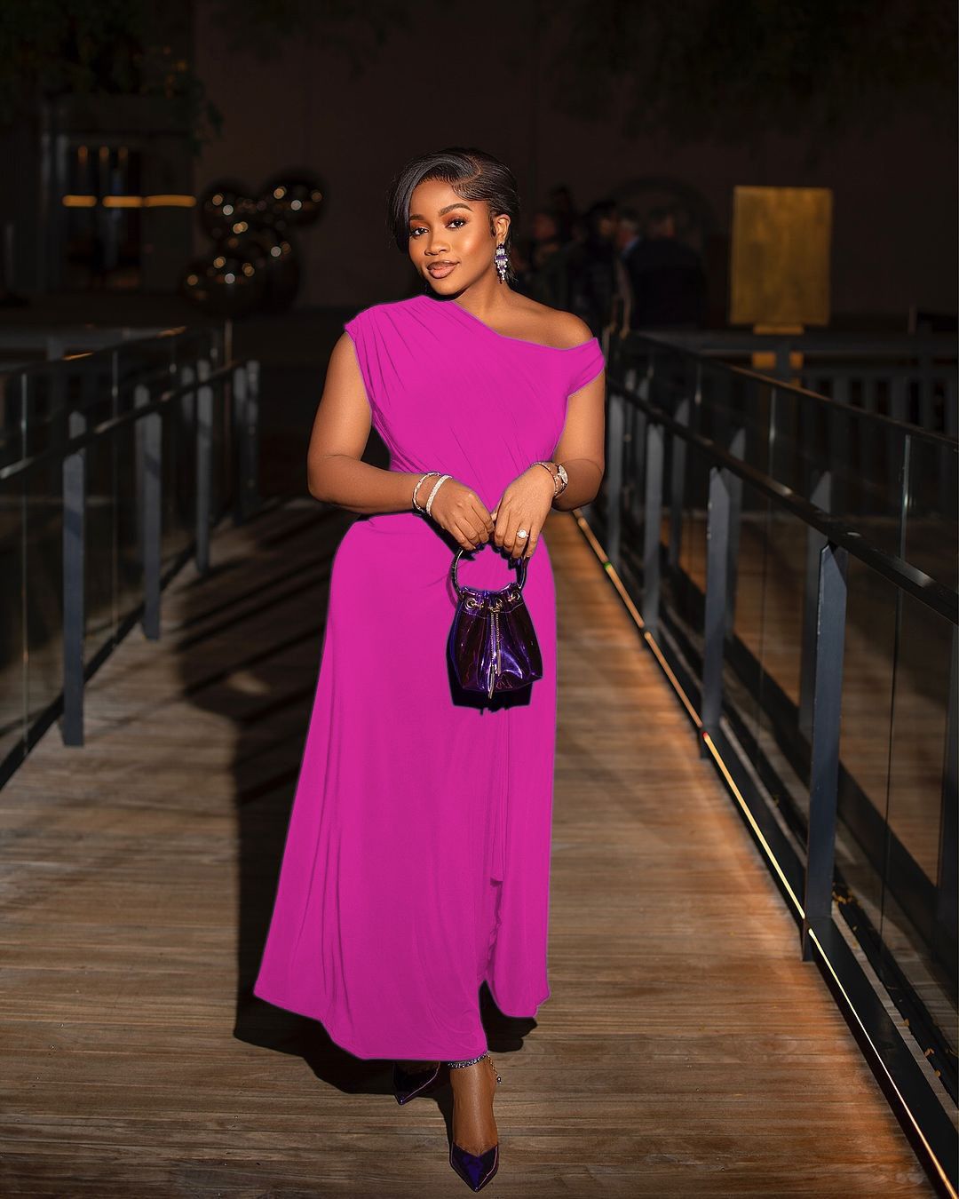New women's dresses in summer are fashionable and elegant. Solid color sleeveless one-shoulder strapless waist long dresses are suitable for leisure parties and banquets.