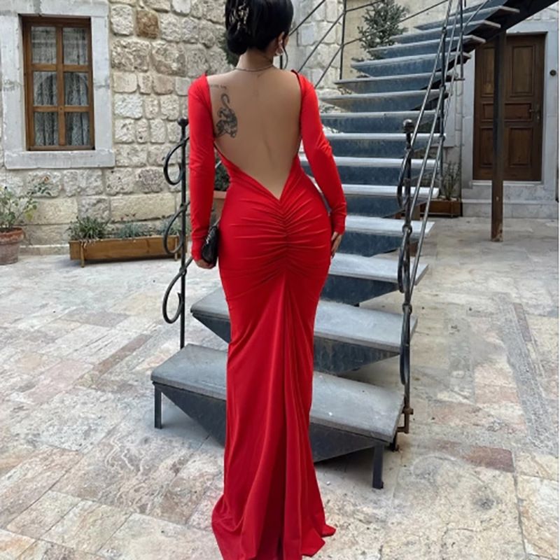 New women's dresses in summer are solid colors, long sleeves, round neck, backless folds and slim long dresses, which are suitable for daily leisure and holiday commuting dinners.