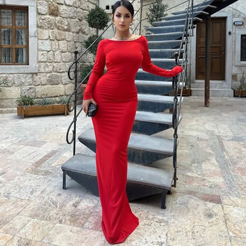 New women's dresses in summer are solid colors, long sleeves, round neck, backless folds and slim long dresses, which are suitable for daily leisure and holiday commuting dinners.