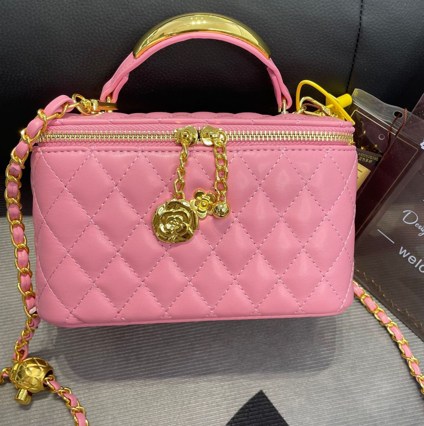 New ladies handbag fashion diamond chain small camellia fragrance portable shoulder crossbody bag suitable for daily leisure commuting parties.