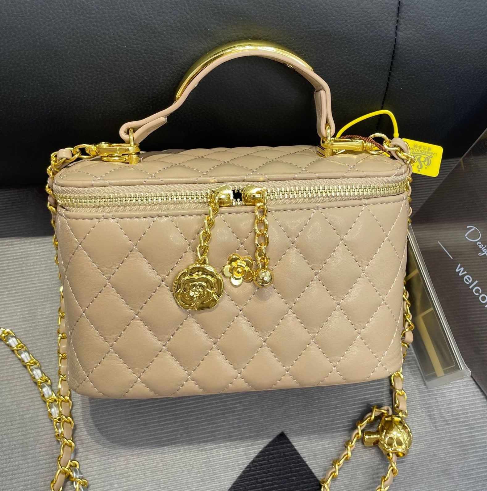 New ladies handbag fashion diamond chain small camellia fragrance portable shoulder crossbody bag suitable for daily leisure commuting parties.