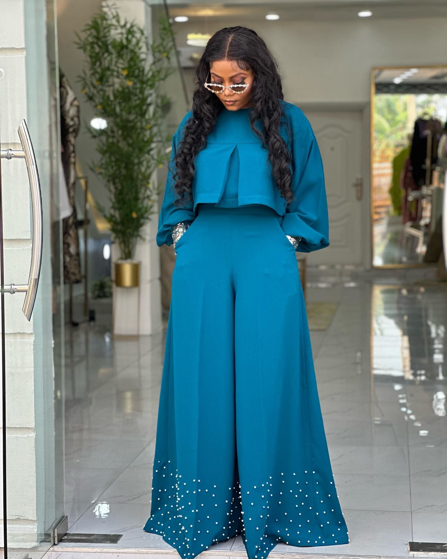 New women's two-piece fashion long-sleeved round neck loose top beaded long wide-leg pants suit is suitable for daily leisure commuting office parties.