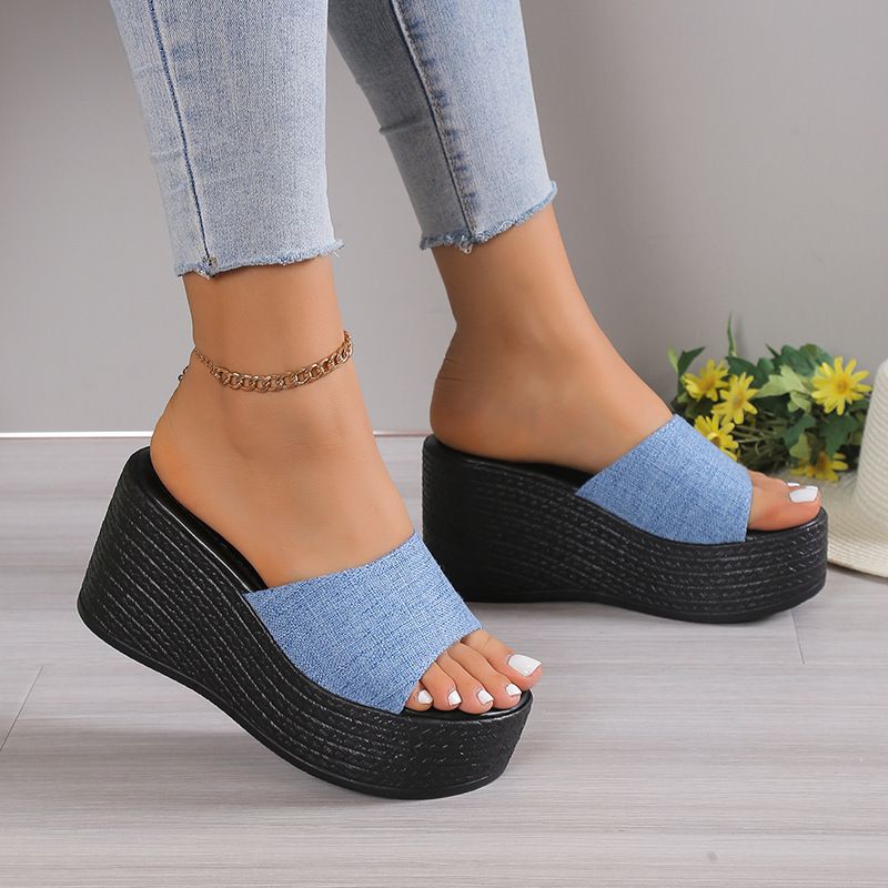 New women's shoes in summer, round-headed denim platform sandals, open-toed wedges and sandals and slippers are suitable for daily leisure commuting parties.