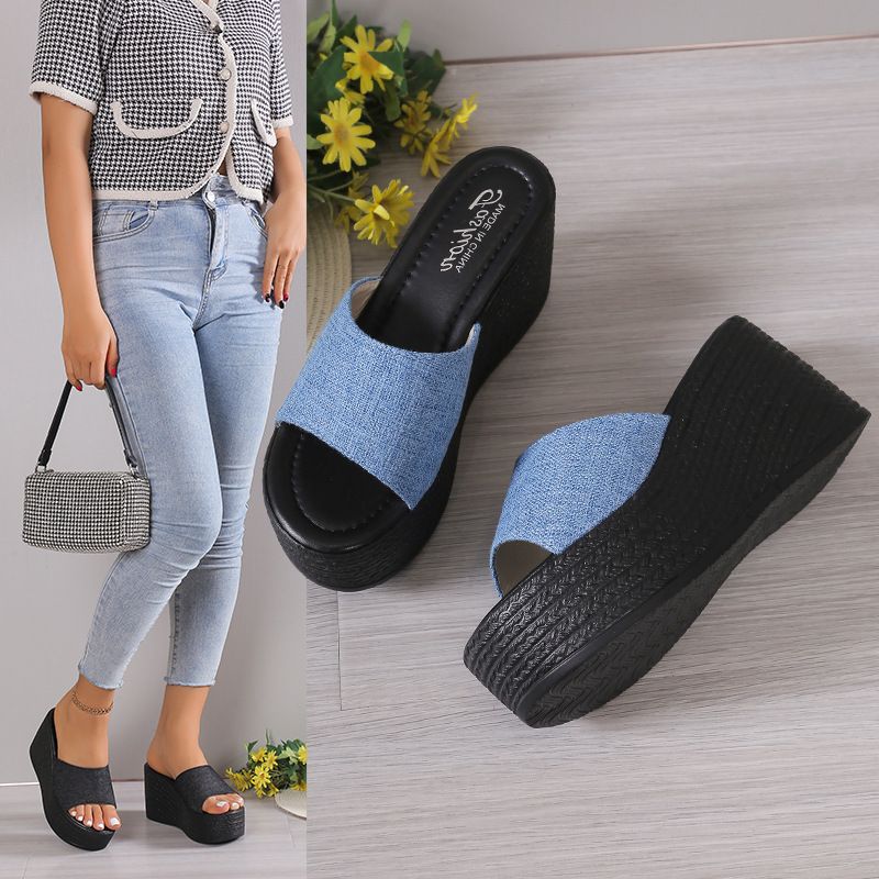 New women's shoes in summer, round-headed denim platform sandals, open-toed wedges and sandals and slippers are suitable for daily leisure commuting parties.