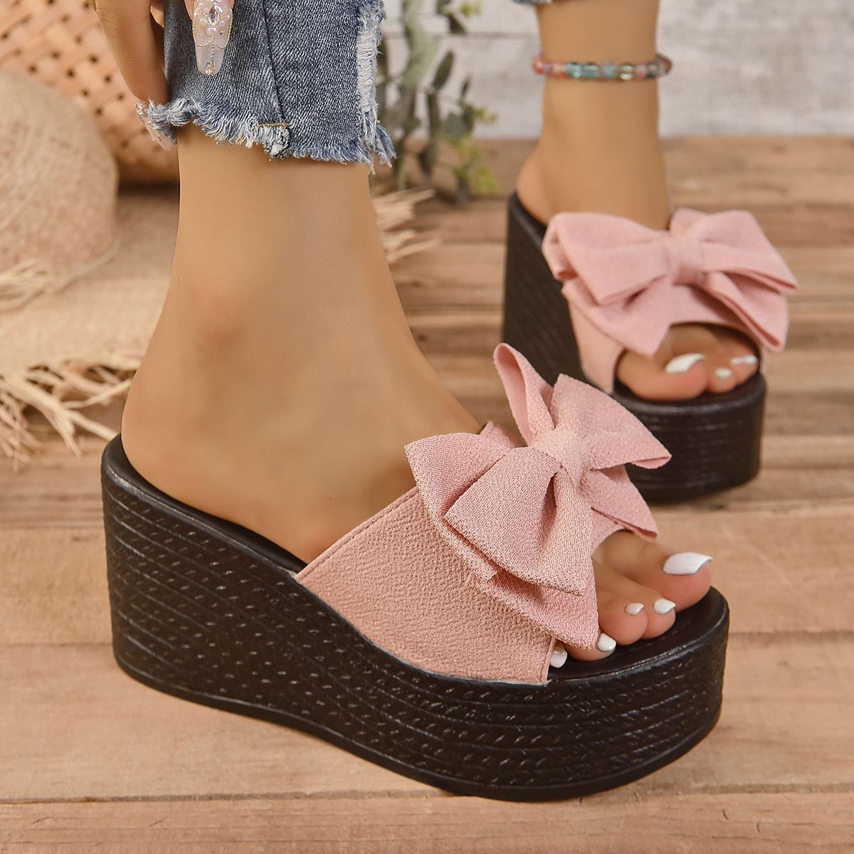 New women's shoes in summer, fishmouth bow, thick soled sandals with open toes and wedges, are suitable for daily leisure commuting parties.