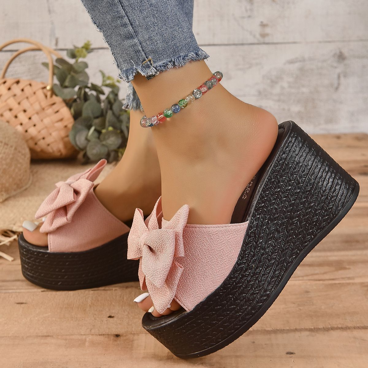 New women's shoes in summer, fishmouth bow, thick soled sandals with open toes and wedges, are suitable for daily leisure commuting parties.