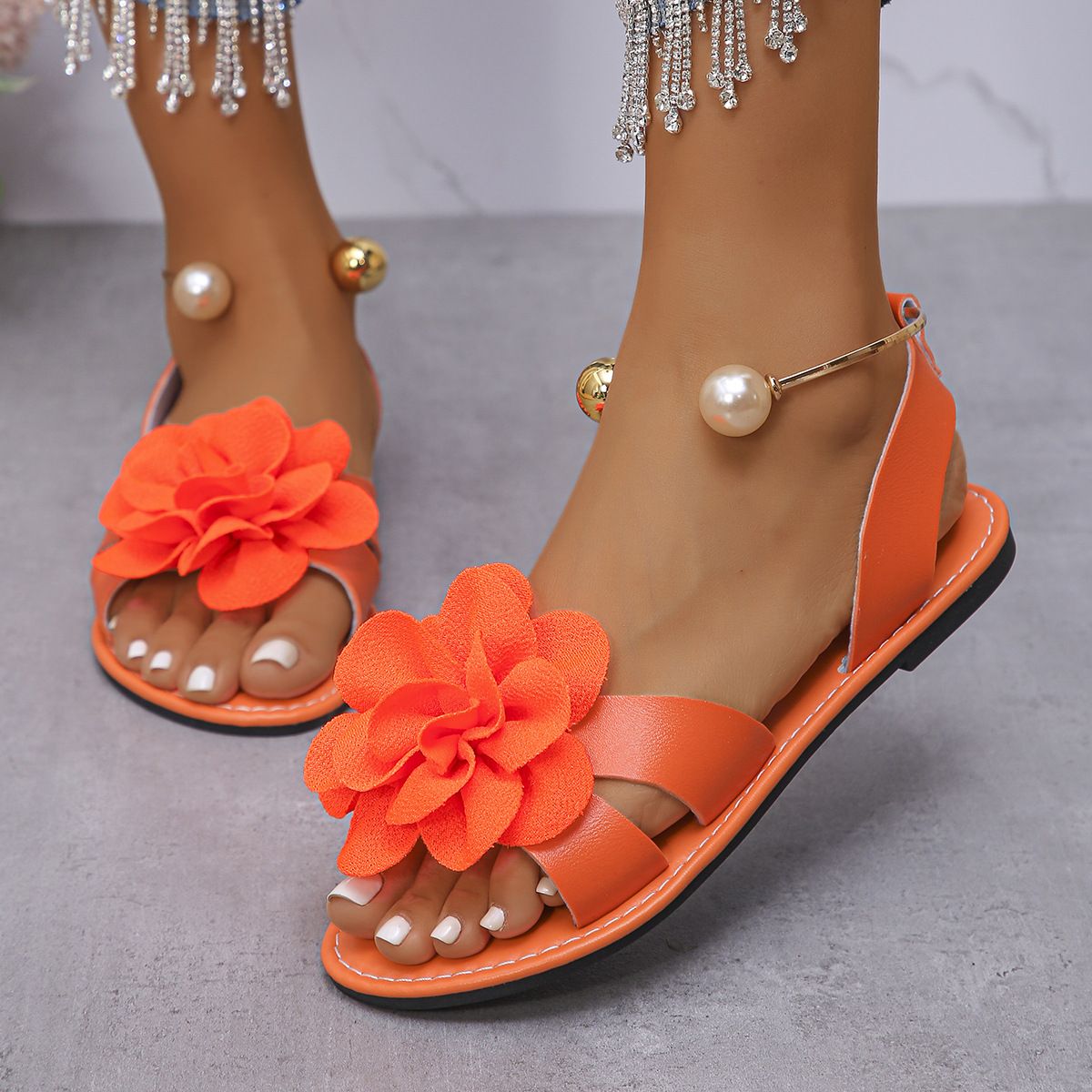 New women's shoes with open toes and pearl flat sandals in summer are suitable for daily leisure commuting parties.