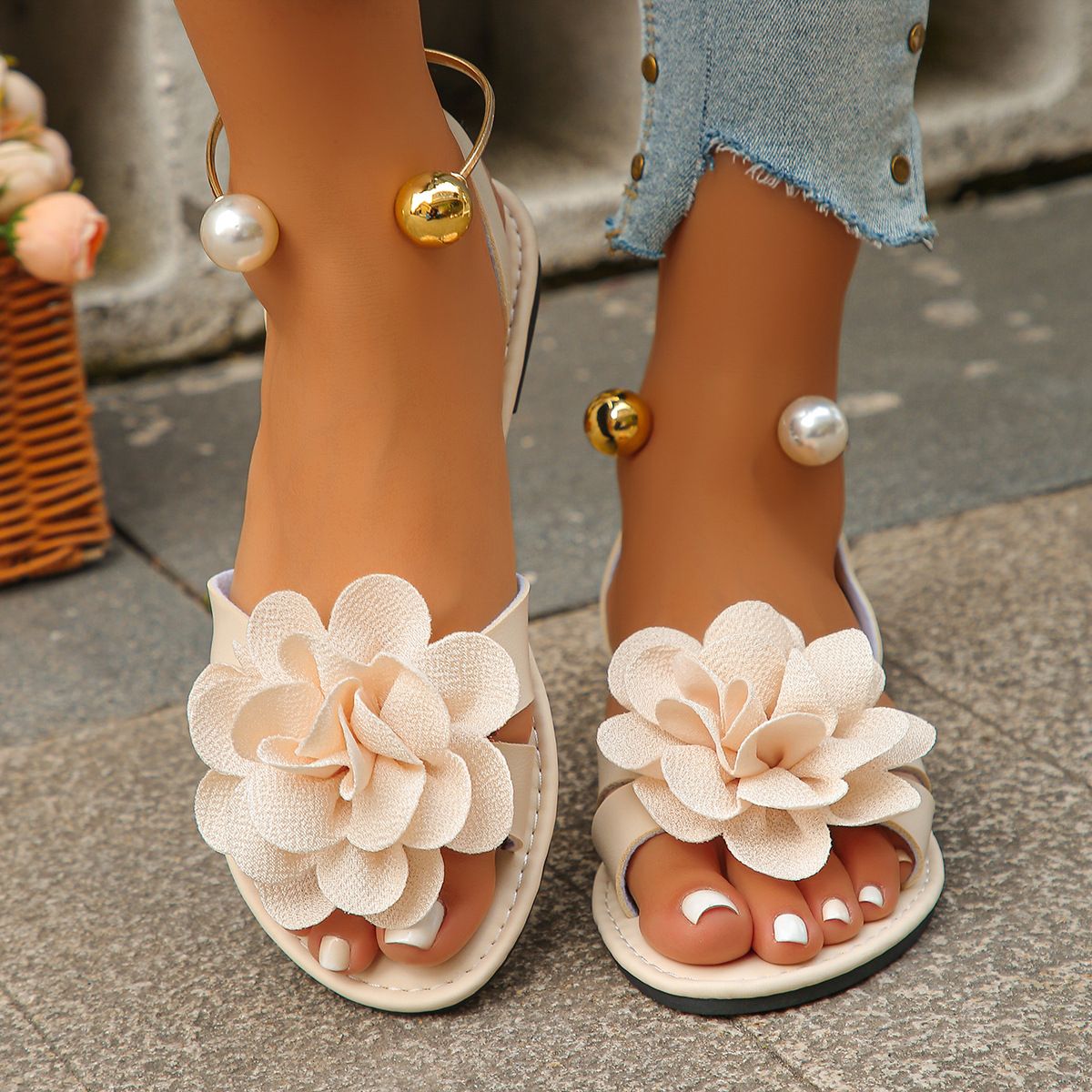New women's shoes with open toes and pearl flat sandals in summer are suitable for daily leisure commuting parties.
