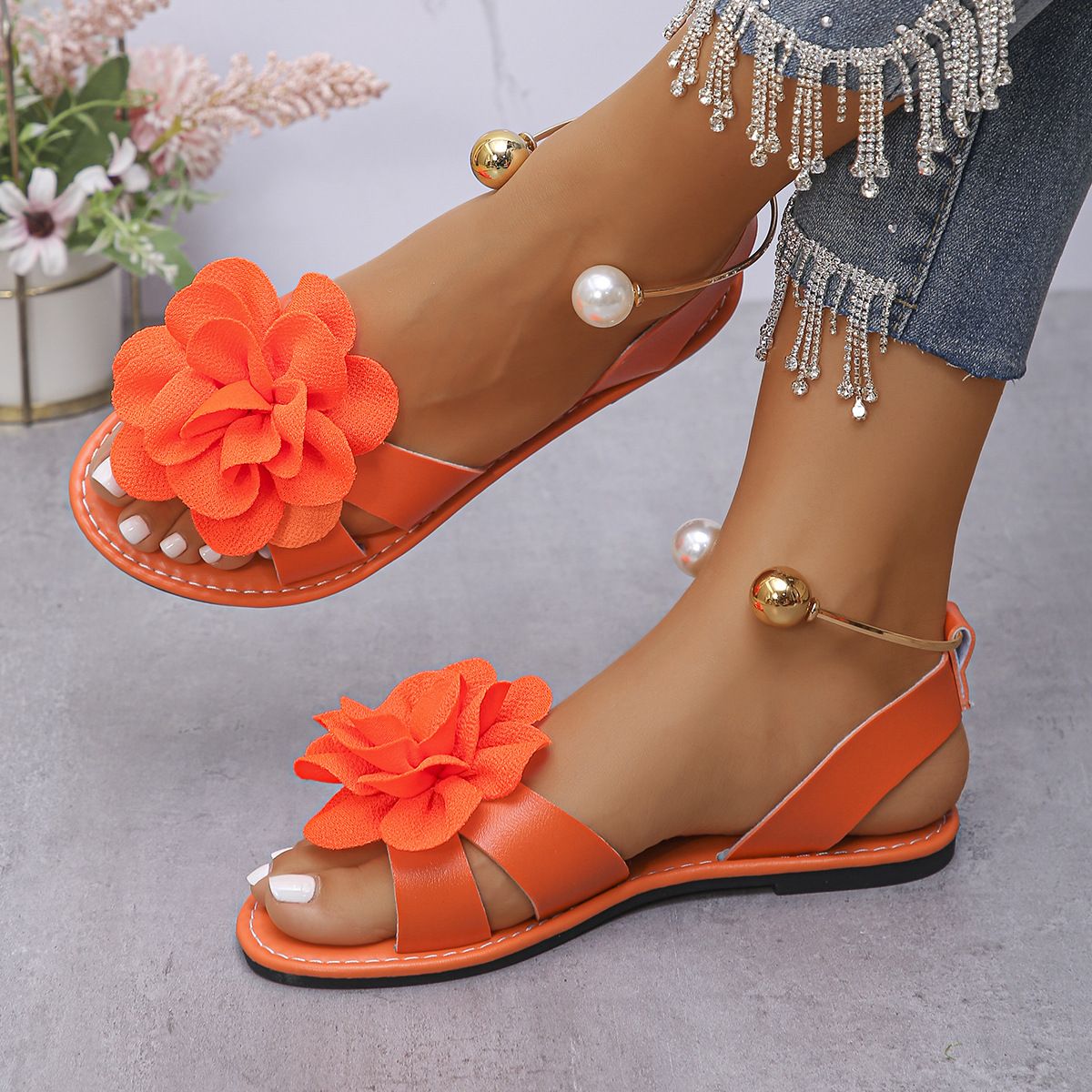 New women's shoes with open toes and pearl flat sandals in summer are suitable for daily leisure commuting parties.