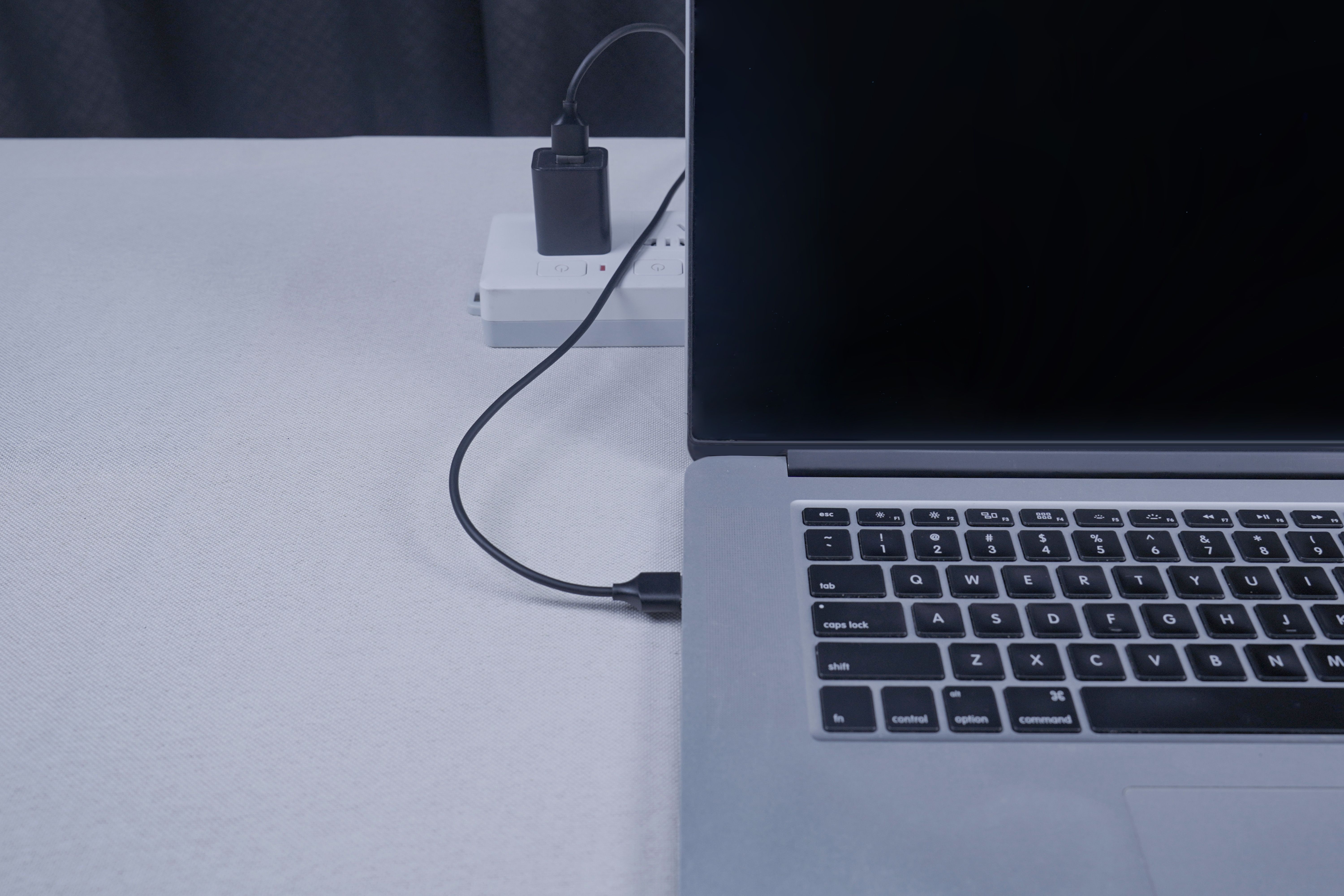 Leaderhub USB A-L 1M Black Fast Charging Data Cable for iPhone 5 6 7 8 X 11 SE 12 13 14 & Pro & Max and Smartphones/Tablets