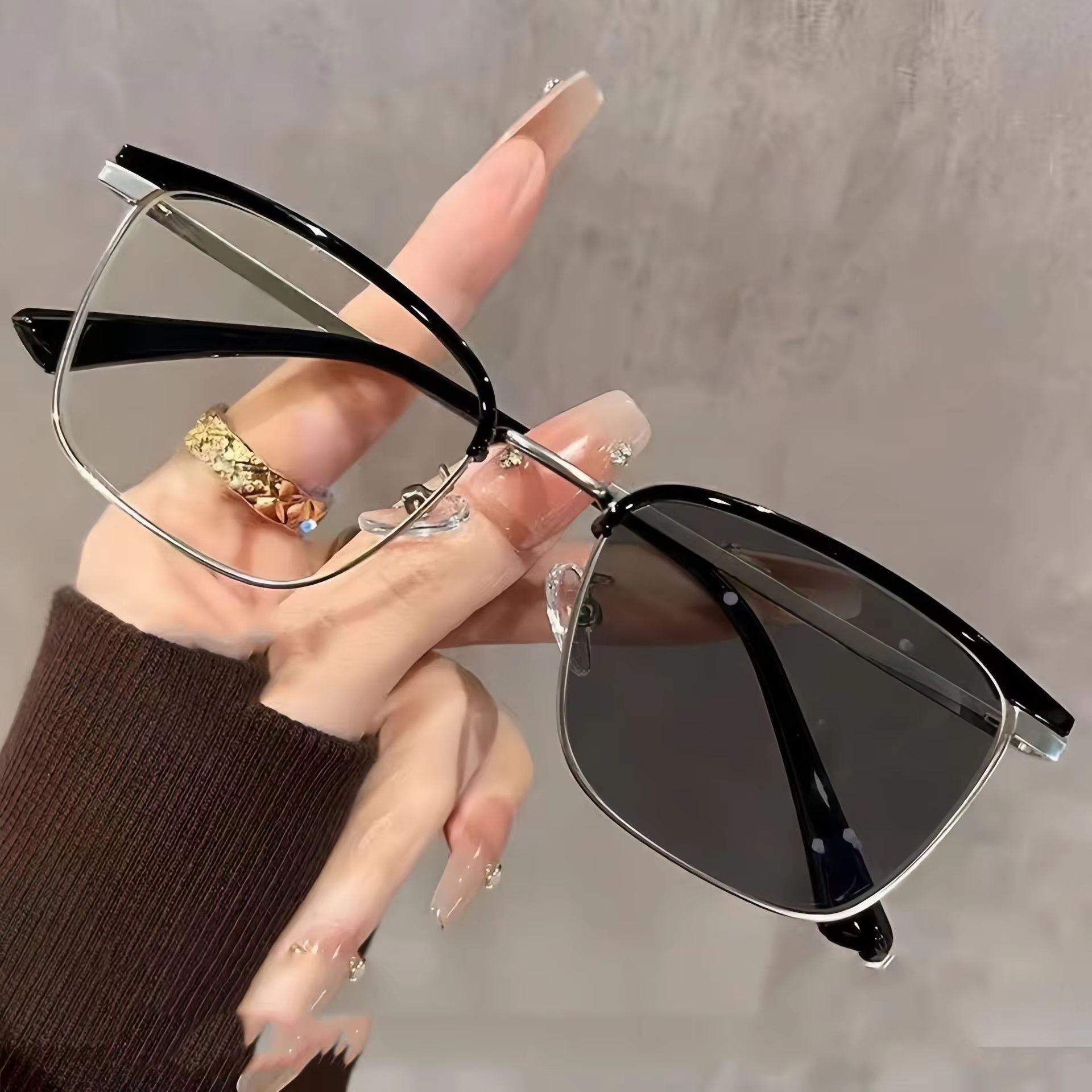 Optical Metal Frame High Quality Square Photochromic Eyeglasses Frames Custom Photocromic Optical Glasses for Women Men 1PC