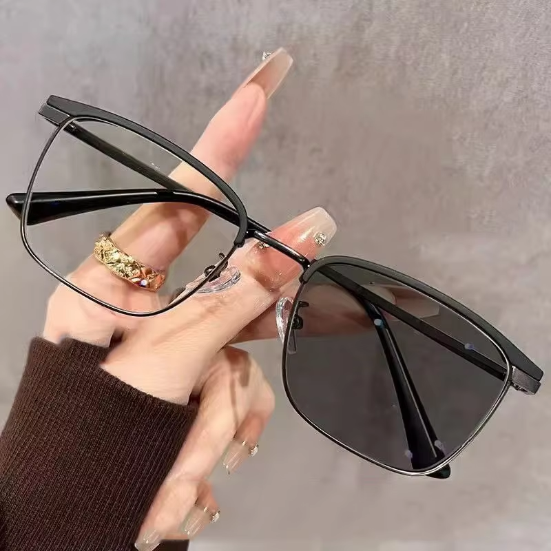Optical Metal Frame High Quality Square Photochromic Eyeglasses Frames Custom Photocromic Optical Glasses for Women Men 1PC