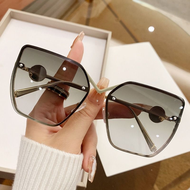 Metallic Fashion Luxury Style Glasses Sunblock Oversized Luxury Women Sunglasses 1PC