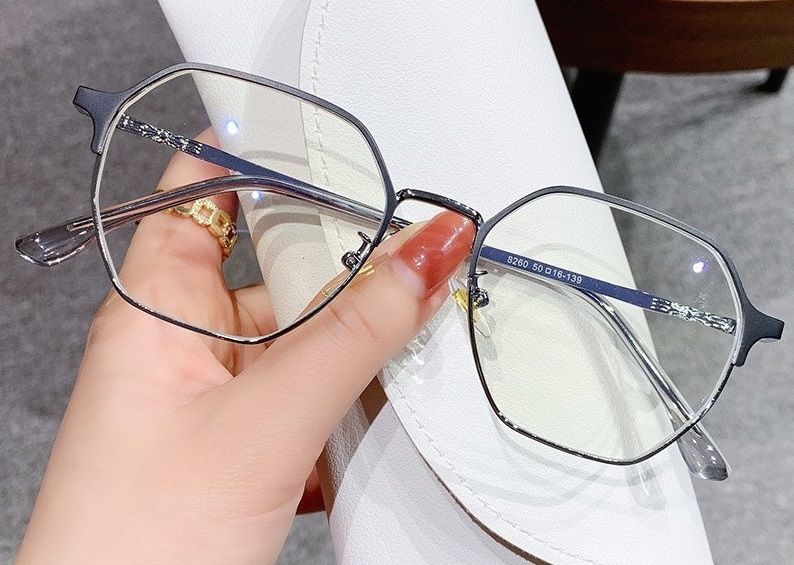 8224 Fashion Designer Round Computer Glasses Frame Women Anti Blue Light Glasses Metal Optical Spectacle Eyeglass 1PC
