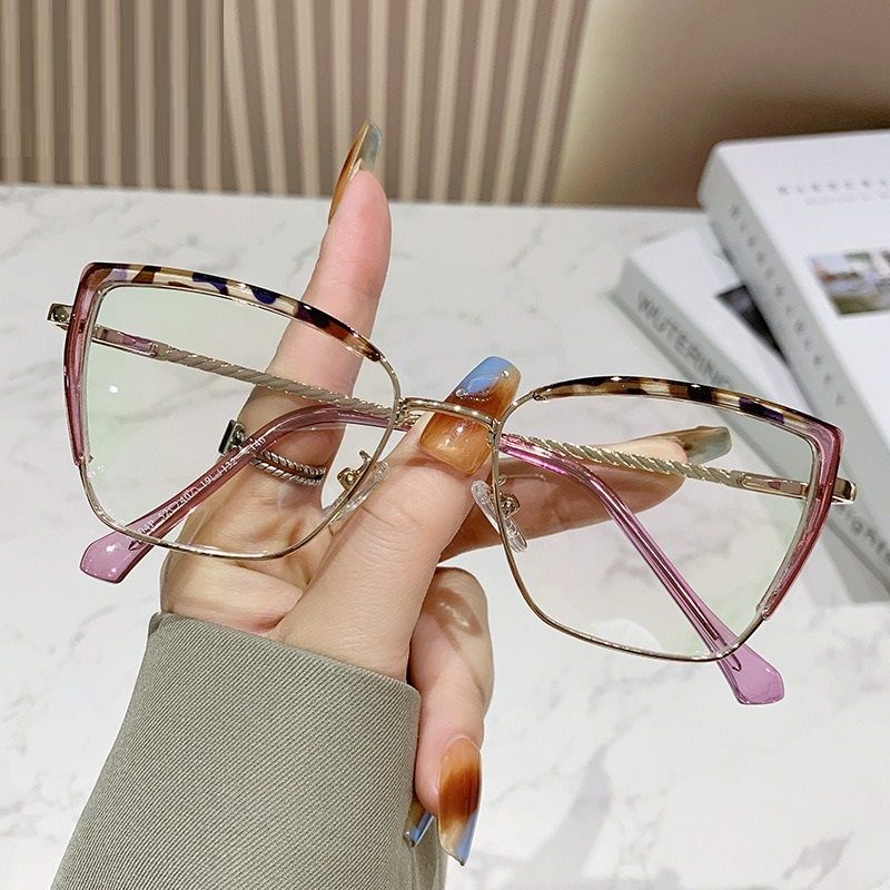 305 Hot Sale Ladies Metal Cat Eye Design Glasses Anti Retro Fashion Optical Frames Photochromic Eyeglasses Frame 1PC