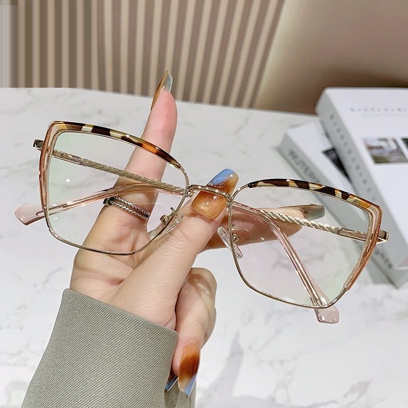 305 Hot Sale Ladies Metal Cat Eye Design Glasses Anti Retro Fashion Optical Frames Photochromic Eyeglasses Frame 1PC