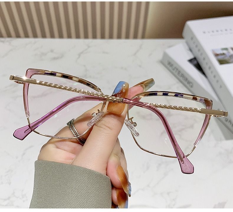 305 Hot Sale Ladies Metal Cat Eye Design Glasses Anti Retro Fashion Optical Frames Photochromic Eyeglasses Frame 1PC