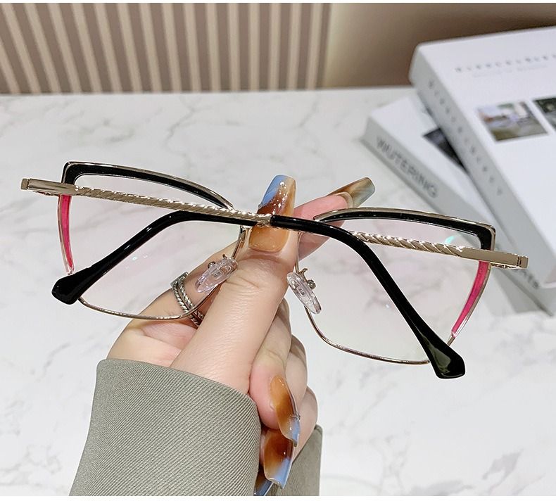 305 Hot Sale Ladies Metal Cat Eye Design Glasses Anti Retro Fashion Optical Frames Photochromic Eyeglasses Frame 1PC