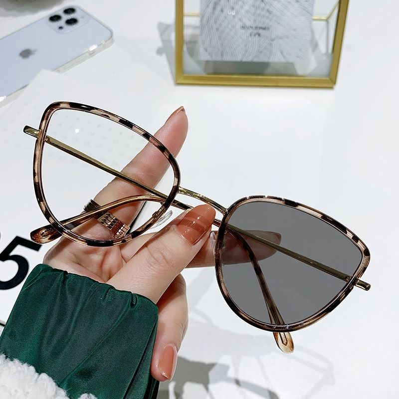 Cat Eye Photochromic Blue Light Blocking 2025 Newest Women Men Prescription Myopia Anti Blue Light Optical Lenses Glasses 1PC