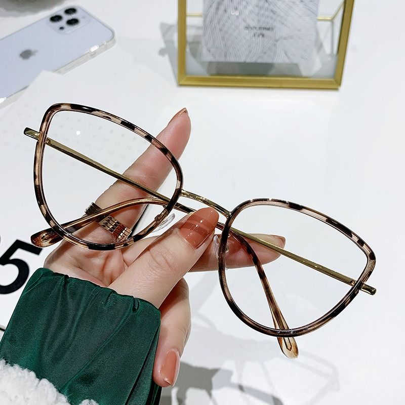 Cat Eye Photochromic Blue Light Blocking 2025 Newest Women Men Prescription Myopia Anti Blue Light Optical Lenses Glasses 1PC