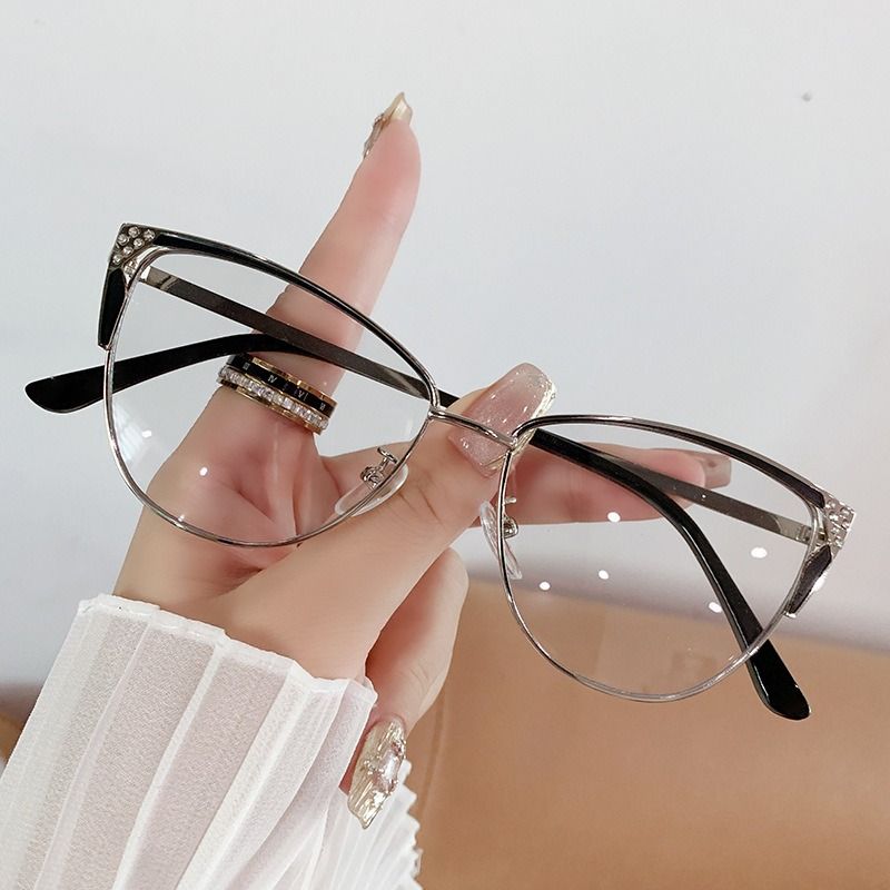 2025 New Photochromic Blue Light Glasses Women Blue Light Blocking Cat Eye Optical Glasses Frames for Women 1PC