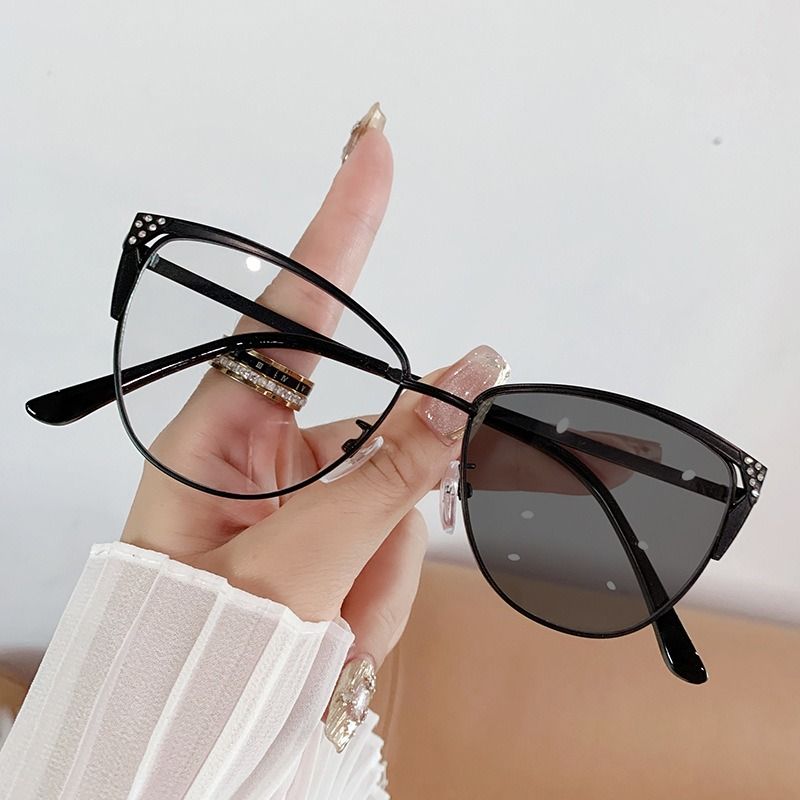 2025 New Photochromic Blue Light Glasses Women Blue Light Blocking Cat Eye Optical Glasses Frames for Women 1PC