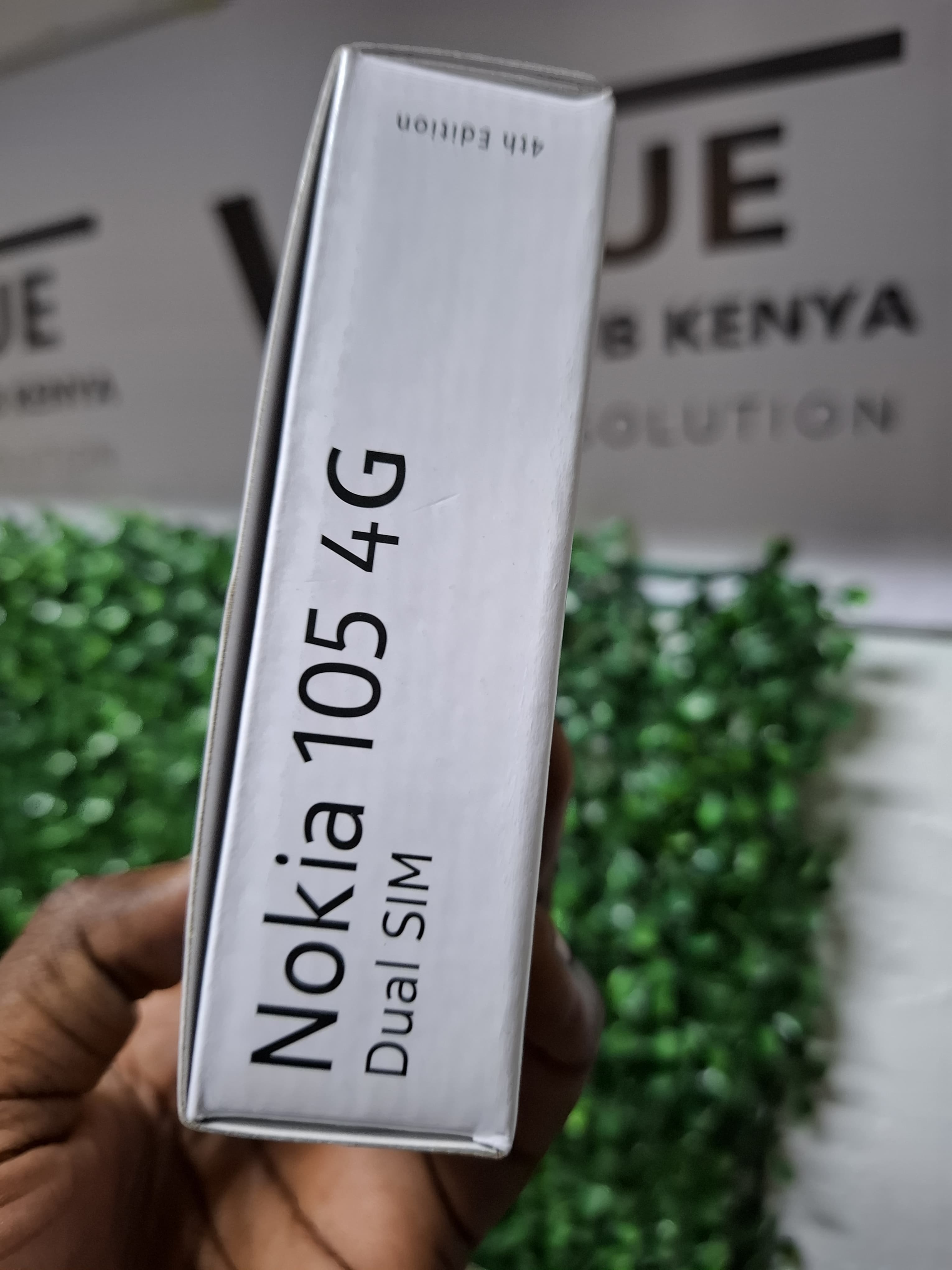 NOKIA 105 4G DUAL, has 4G-supported HD calling¹ and a long-lasting battery² – everything you need for long, clear conversations.