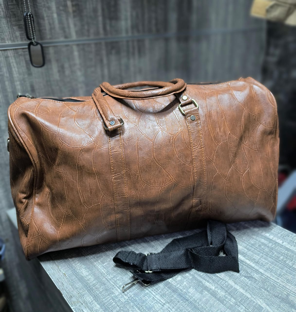*High Quality Leather Duffel Bag* 



▪️Big Size:46cm*28cm*24cm

▪️Ideal for vacations, business trips e.t.c.

▪️Travel in style✈️.

▪️ *Offer price:.*‼️

Available at the shop ✅