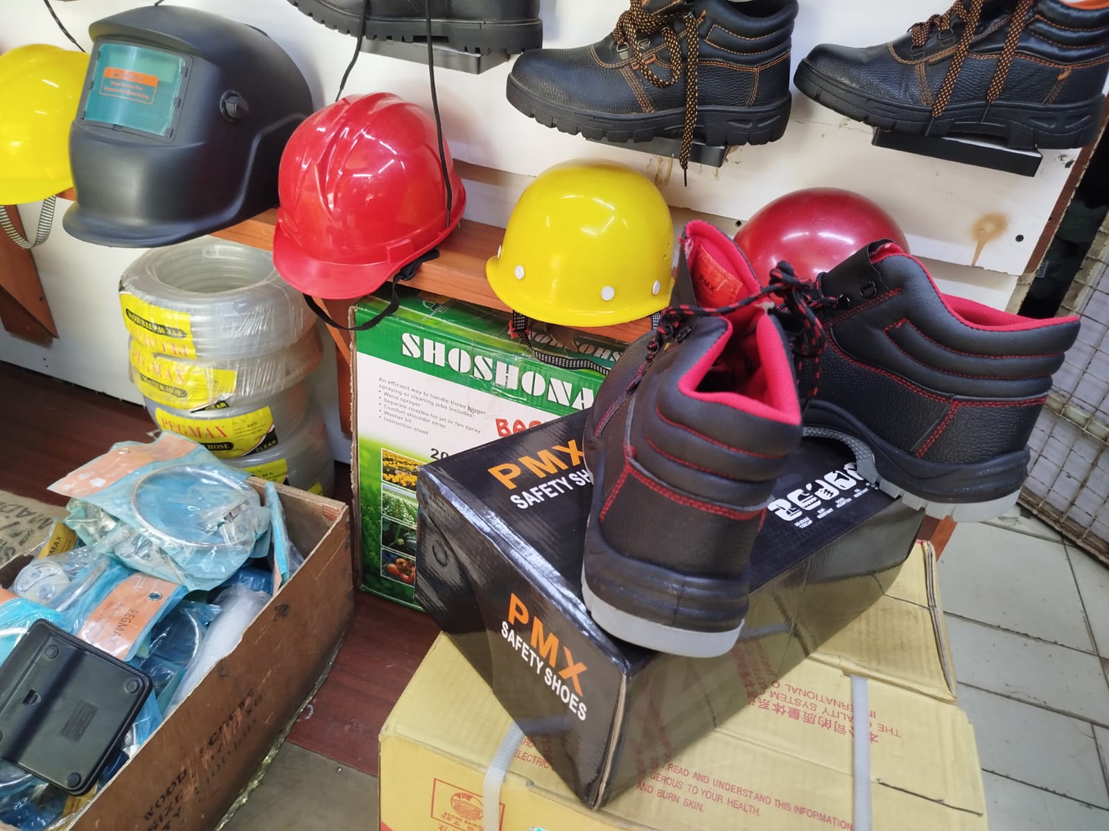 Pmx safety shoes 

Sizes 39-45Feel the power in your feet with With safety shoe as it brings Slip on shoes for men that accentuate your attire with its great design and comfortable fit. This Slip on s