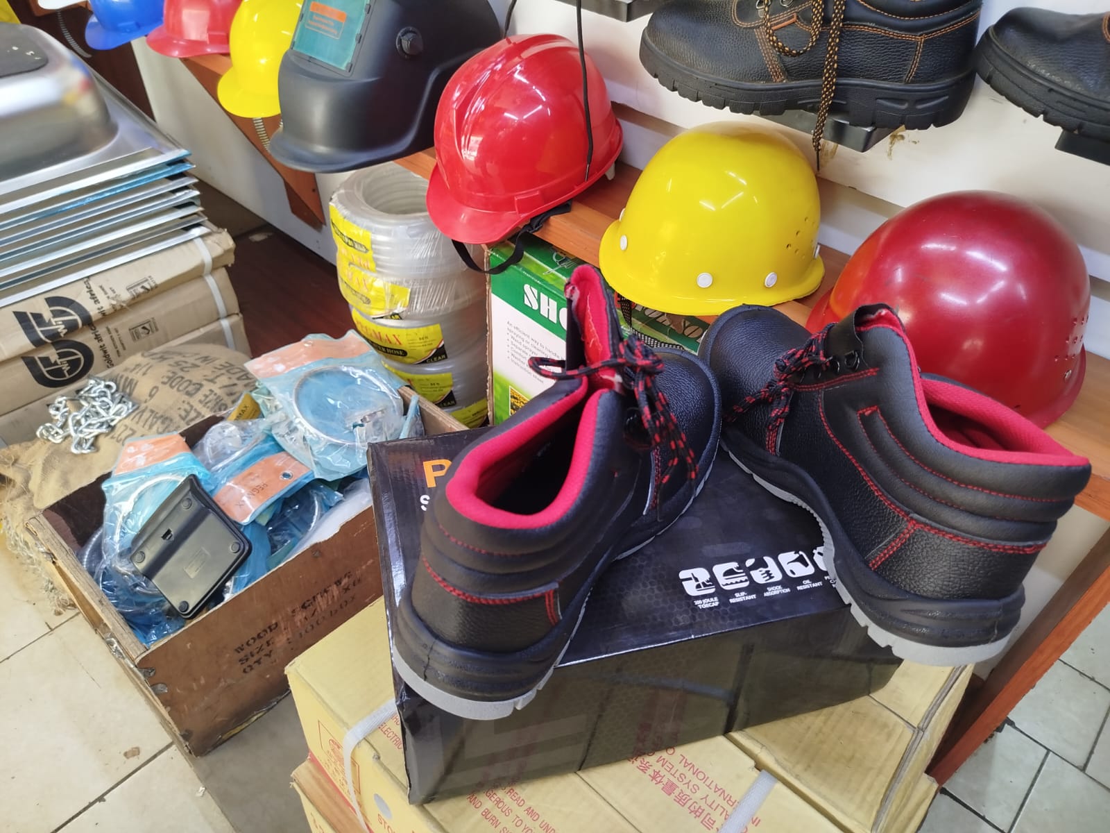 Pmx safety shoes 

Sizes 39-45Feel the power in your feet with With safety shoe as it brings Slip on shoes for men that accentuate your attire with its great design and comfortable fit. This Slip on s
