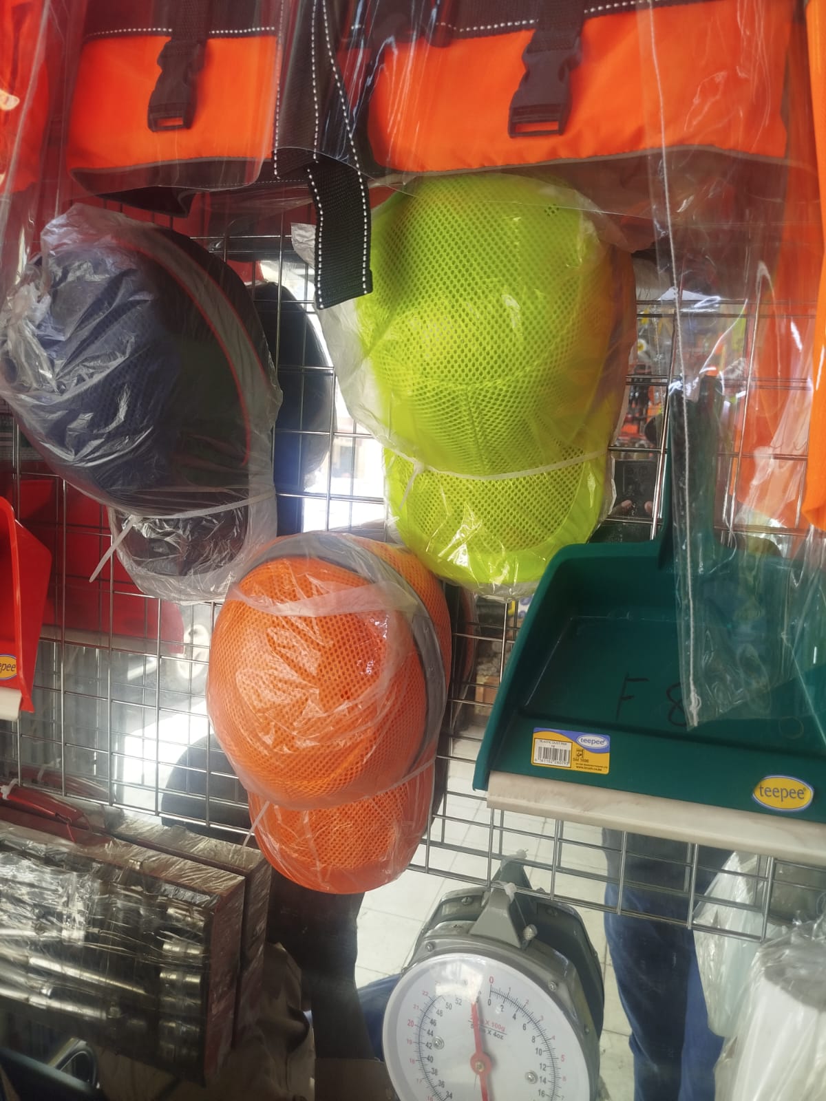 Safety bump caps

Colours: navy blue, luminous green, orange