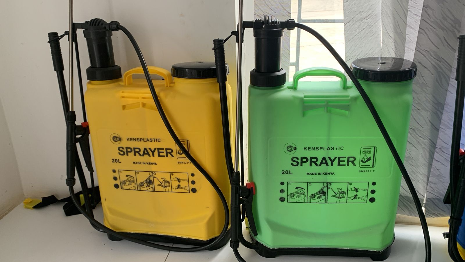 DISCOUNTED PRICE DROP KENPLASTIC KNAPSACK sprayerThis Knapsack Sprayer pump produces a maximum 65 psi and takes only five pumps to reach 45 psi. Features an internal agitator for constant mixing, lar