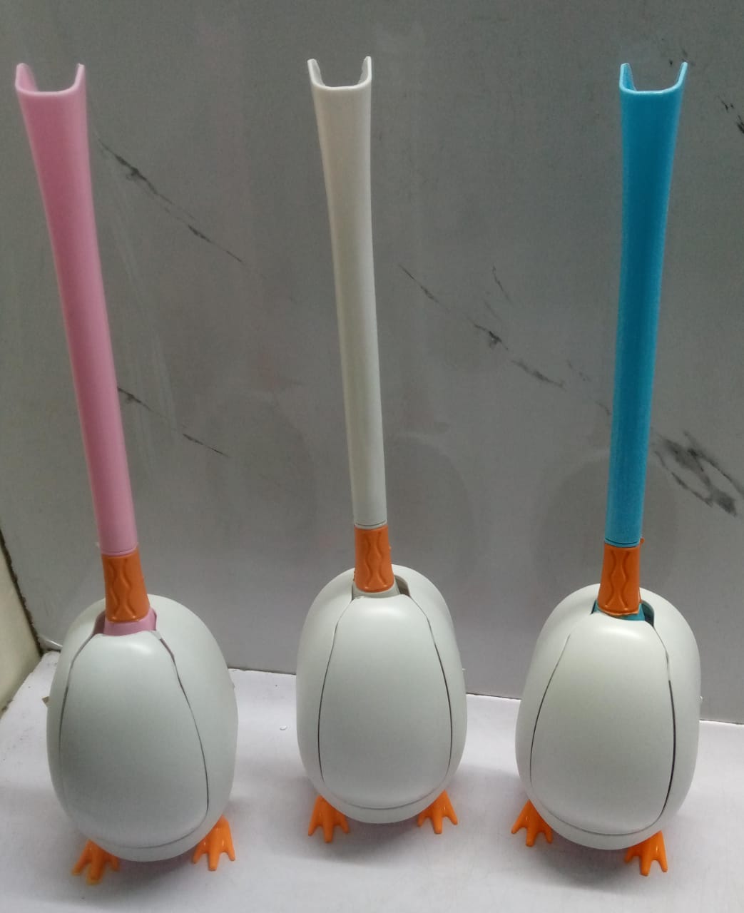 *New arrival🎉🎉🎉*





*silicone Diving duck 2 sided toilet brush now available 



*kindly watch the video on how to use it!*