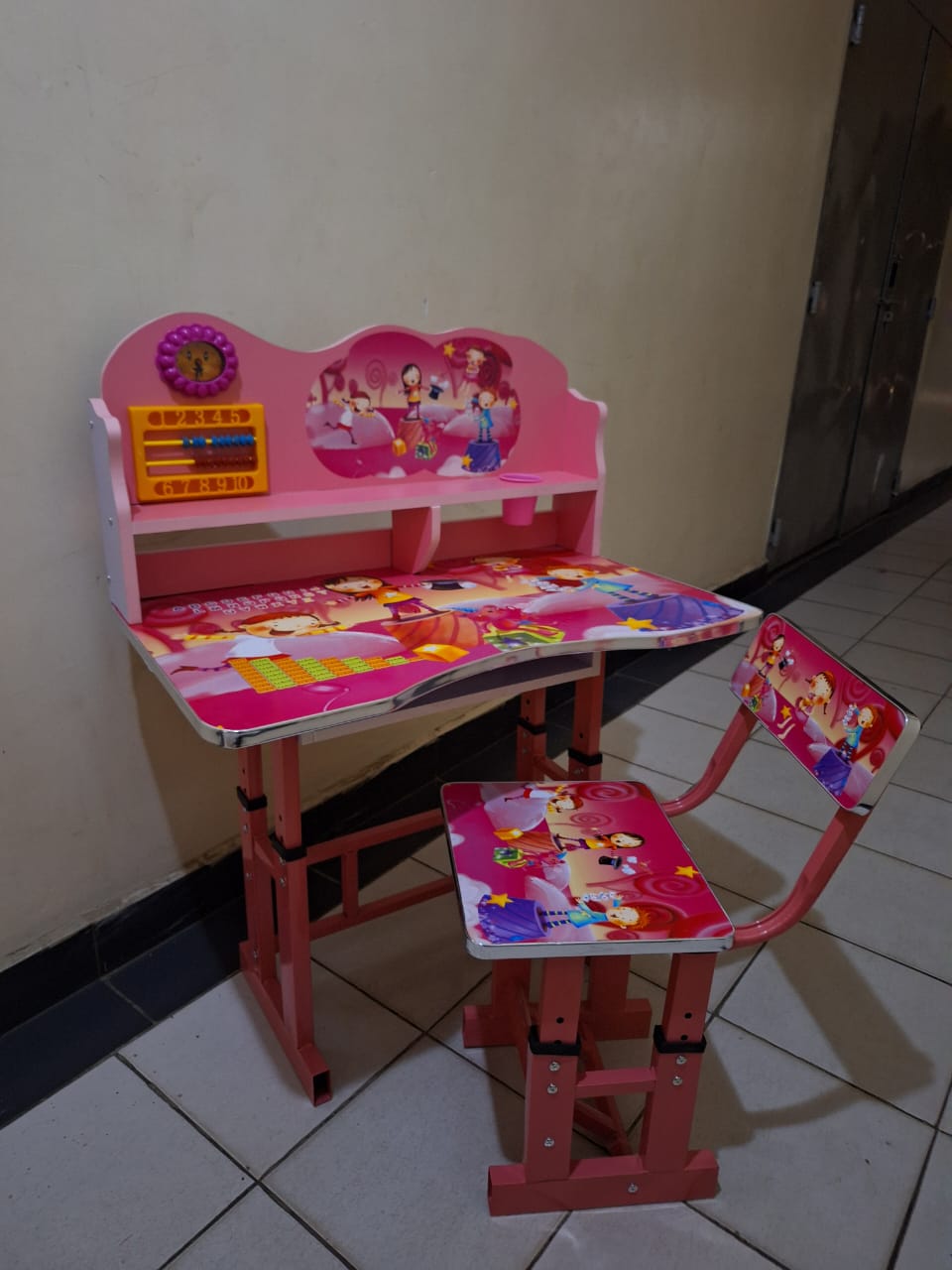 TOP ELEGANT QUALITY KIDS STURDY TABLE😍😇This beautiful study and durable study desk is perfect for Kids