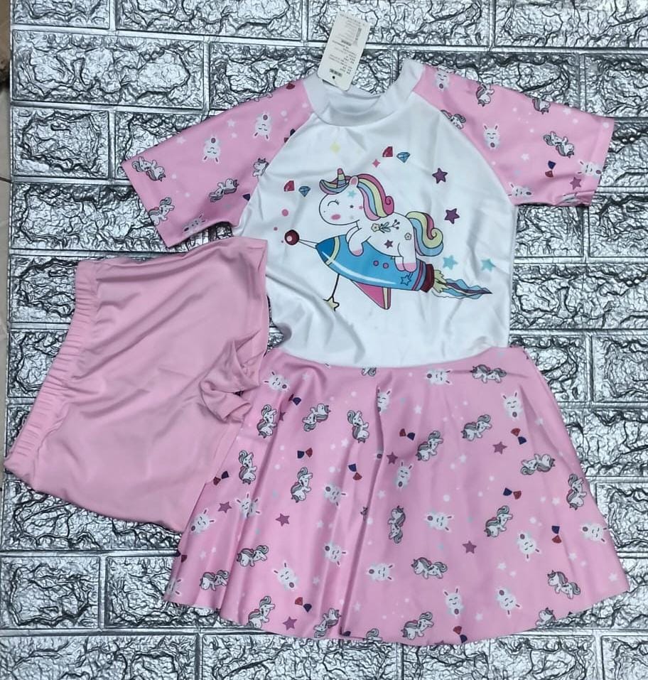 Girls costumes

Ages 8-12