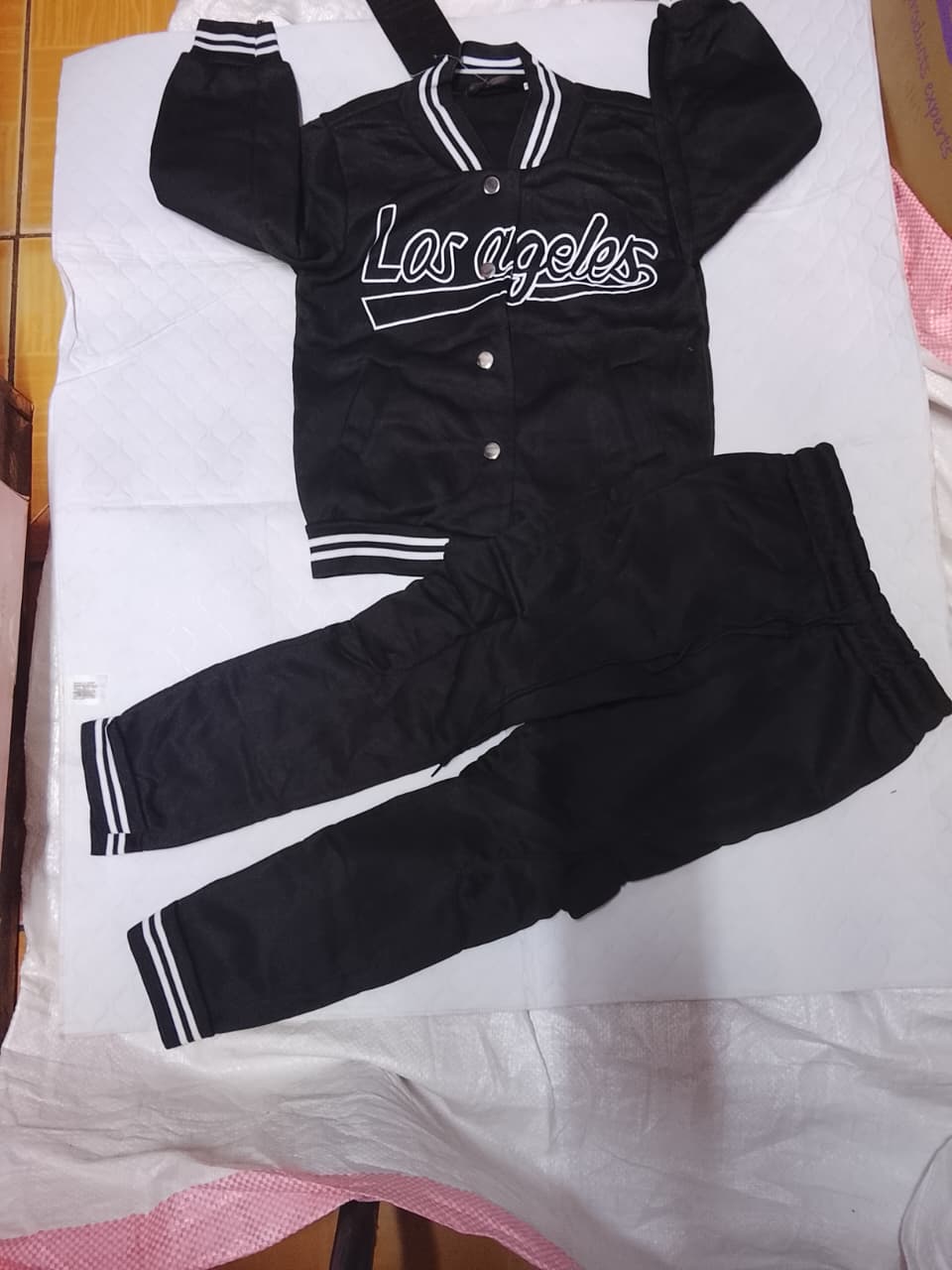 Kids’ Two-Piece Tracksuit Set 👕👖

Keep your little one comfy and stylish with this adorable children’s tracksuit outfit! Designed for everyday fun, this matching jacket and sweatpants set is perfect