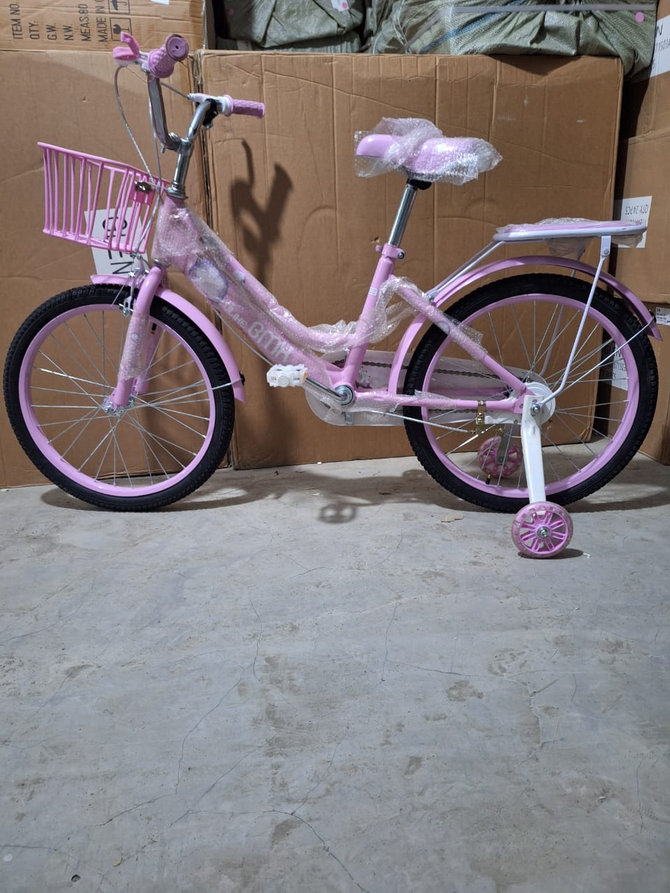 🚲 Kids Bicycle – Size 20 (Ages 7–10 Years)

This size 20 kids’ bicycle is perfectly designed for children aged 7 to 10 years. It features a strong, durable frame, smooth-rolling wheels, and a comfort