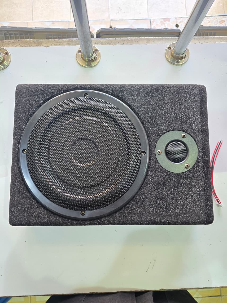 8-inch car subwoofer designed for under-seat installation. 
It is a slim, active powered audio system with a built-in amplifier. 
The enclosure is often constructed from cast aluminum for efficient he
