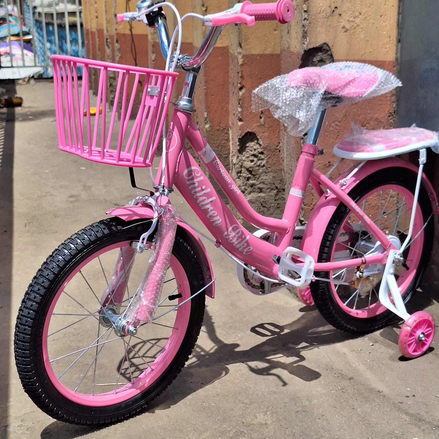 Kids Bicycle – Size 16 | Fun, Safe & Easy to Ride! 🚲

Designed for young riders, this Size 16 kids’ bicycle offers the perfect balance of fun, safety, and comfort. Built with a strong frame and sm