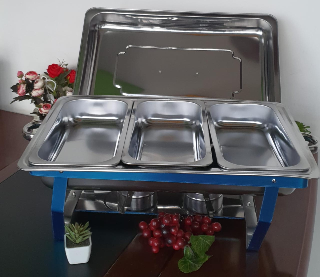 ✨ 11L Stainless Steel Chafing Dish Food Warmer – 3 Pan Set ✨

Serve your meals hot, fresh, and professionally with this 11-litre stainless steel chafing dish, perfect for elegant food presentation and