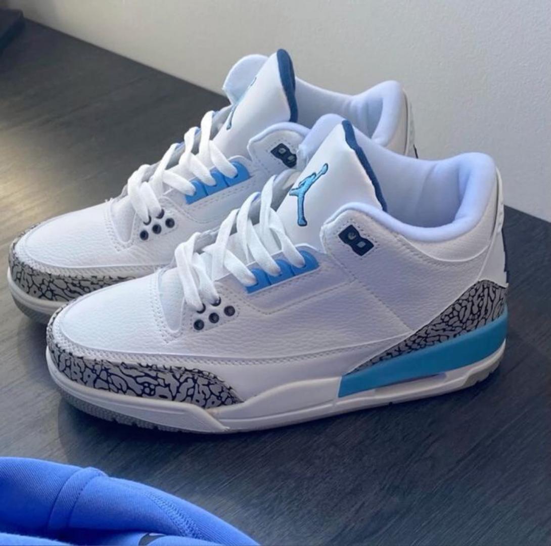 Jordan Retro Basketball Sneakers (White/Valor Blue-Elephant Print)