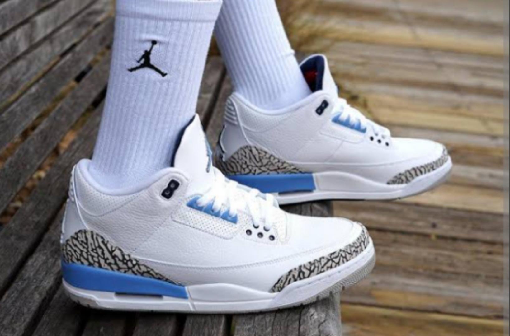 Jordan Retro Basketball Sneakers (White/Valor Blue-Elephant Print)