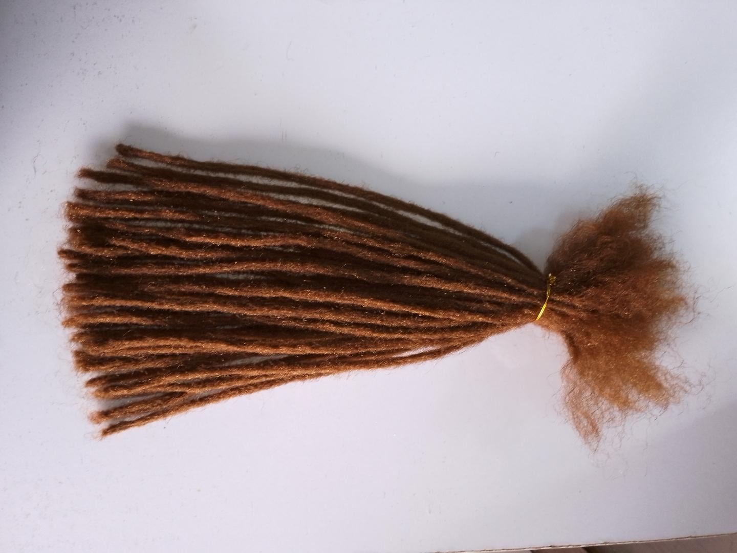 50–90pcs plain color artificial dreadlocks.Lightweight, reusable & natural look. Available in 10", 15" & 20". Perfect for all hair types.Easy to install for a stylish, neat finish +Free 🎁 4 shells🐚