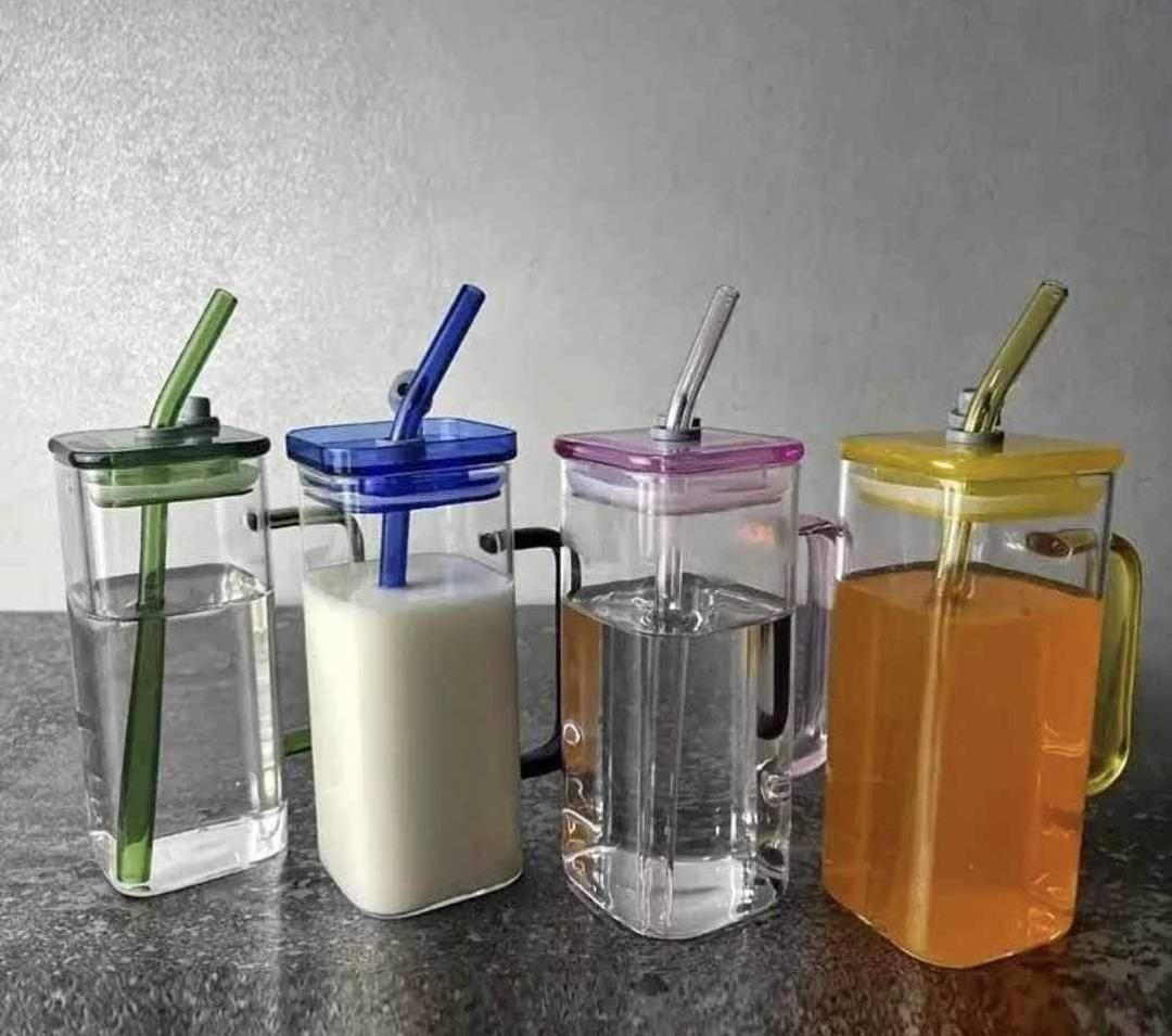BOROSILICATE SQUARE GLASS SMOOTHIE WITH GLASS COLOURED STRAW GLASS CUPS WITH LIDS & STRAWS SQUARE SHAPED, DRINKING GLASSES BEER GLASSES TUMBLERS CUPS WATER BOTTLES FOR ICED COFFEE, COCKTAIL,