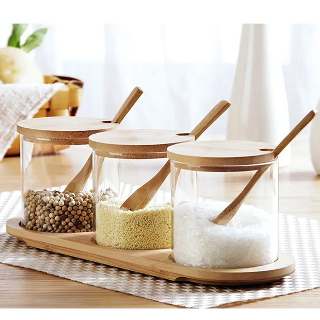 HIGH QUALITY 3IN1 GLASS SUGAR SET WITH BAMBOO STAND, LIDS AND SPOONS, SALT AND SUGAR CONTAINER, WHITE PORCELAIN SUGAR COFFEE CONTAINER, CONDIMENT SPICE POTS WITH WOODEN TRAY FOR BAR TABLE, KITCHEN, CO