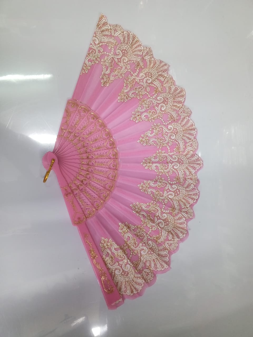 🔵plastic Hand fans.
🔴elegant