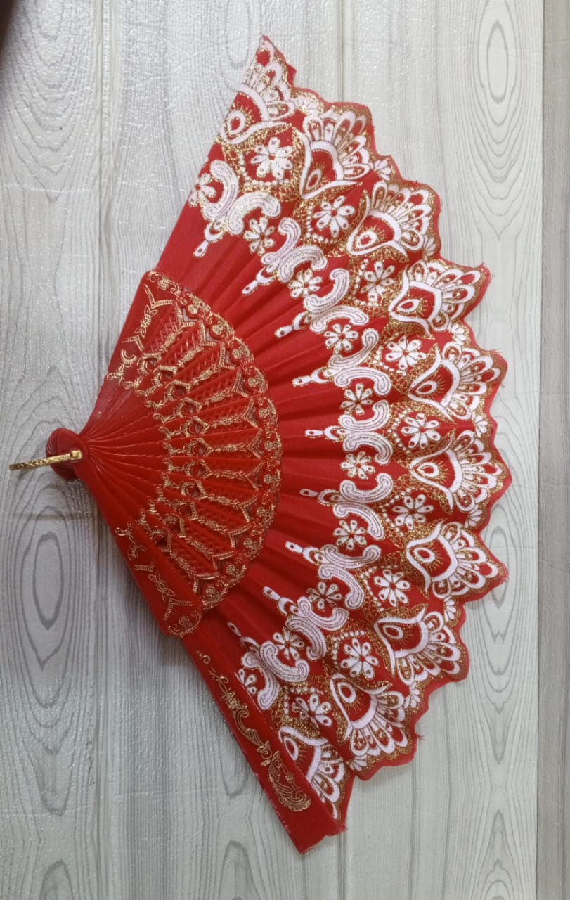 🔵plastic Hand fans.
🔴elegant