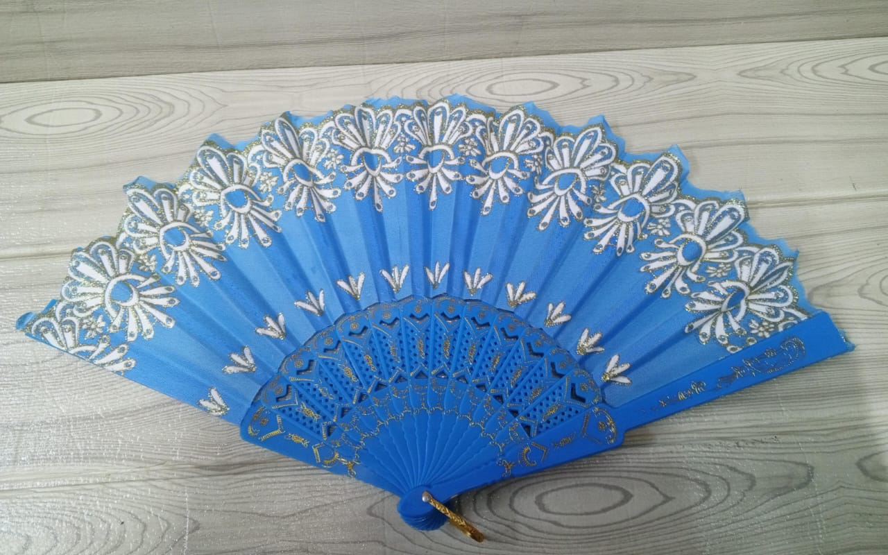 🔵plastic Hand fans.
🔴elegant