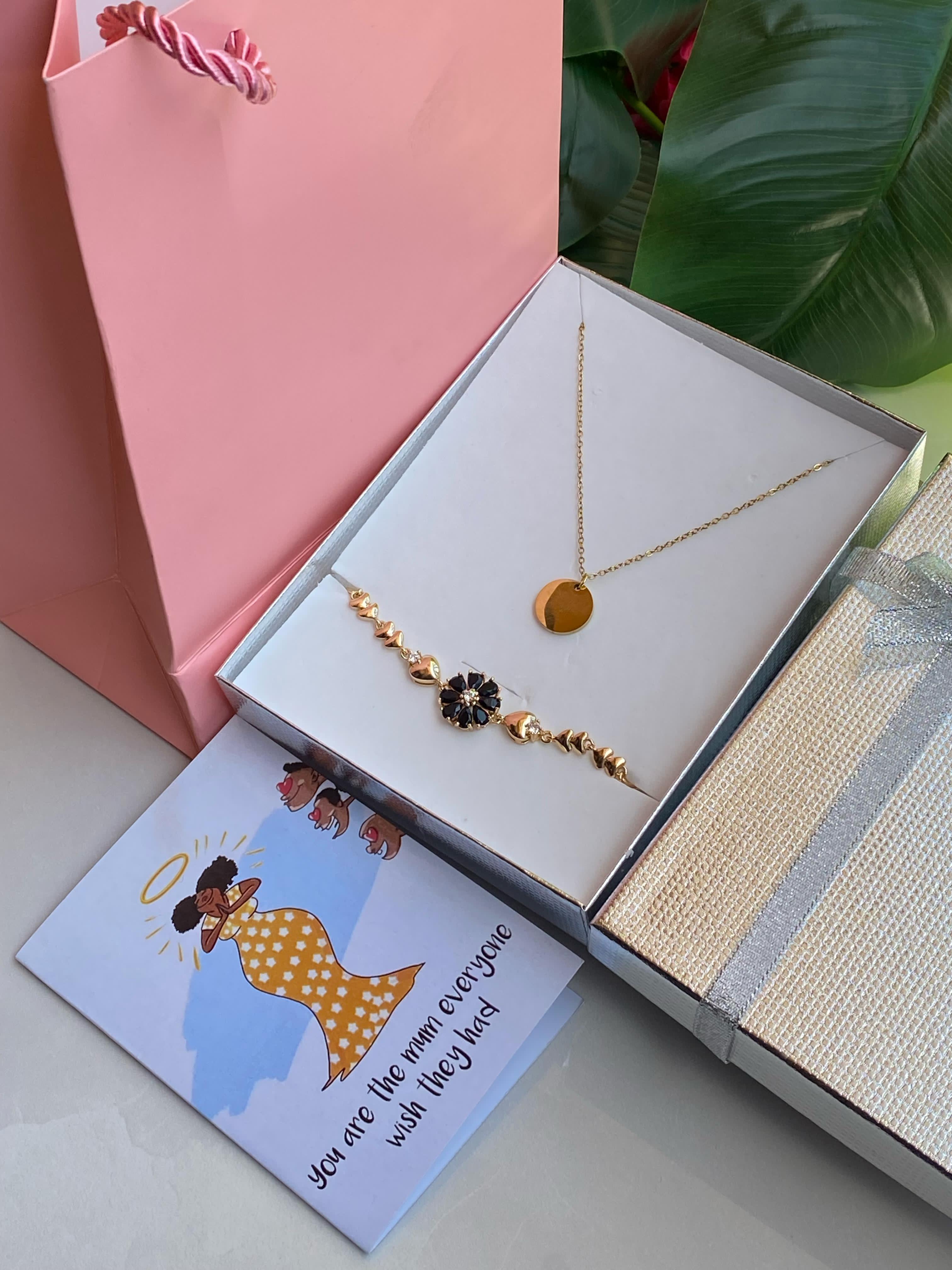 🧑❤️MOTHERS DAY GIFT PACK🧑❤️ *



🧧Engravable necklace

🧧Bracelet

🧧Gift Card

🧧Box 

🛍️Gift Bag 



✍️✍️We offer engraving services (a message for mum on items)
