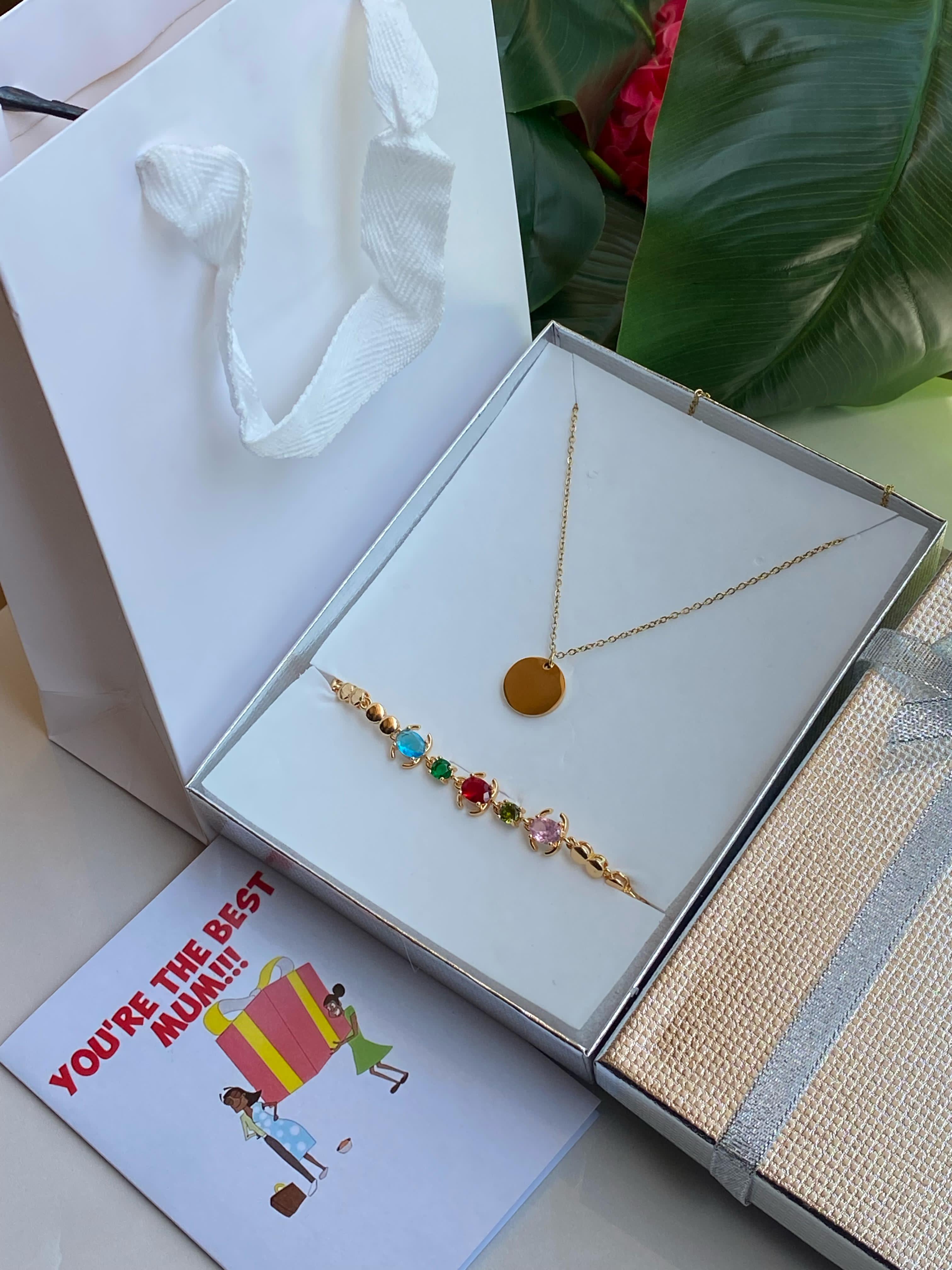 🧑❤️MOTHERS DAY GIFT PACK🧑❤️ *



🧧Engravable necklace

🧧Bracelet

🧧Gift Card

🧧Box 

🛍️Gift Bag 



✍️✍️We offer engraving services (a message for mum on items)